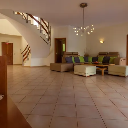 Casa Couto Real By Garvetur * Quarteira